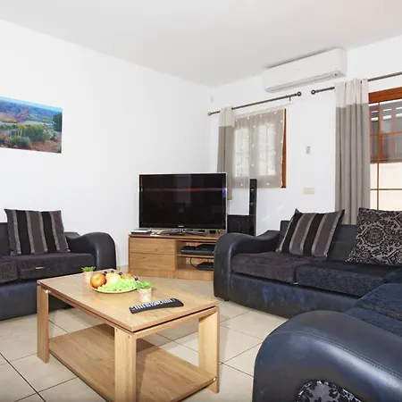 Bandera With Private Heated Pool And Childrens Play Area Playa Blanca (Lanzarote)